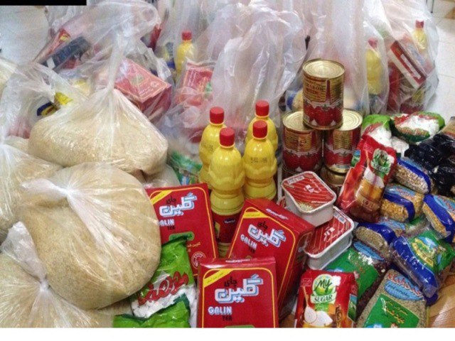 توزیع  ۵۲۰ سبد غذایی دربین مددجویان شهرستان ایوان