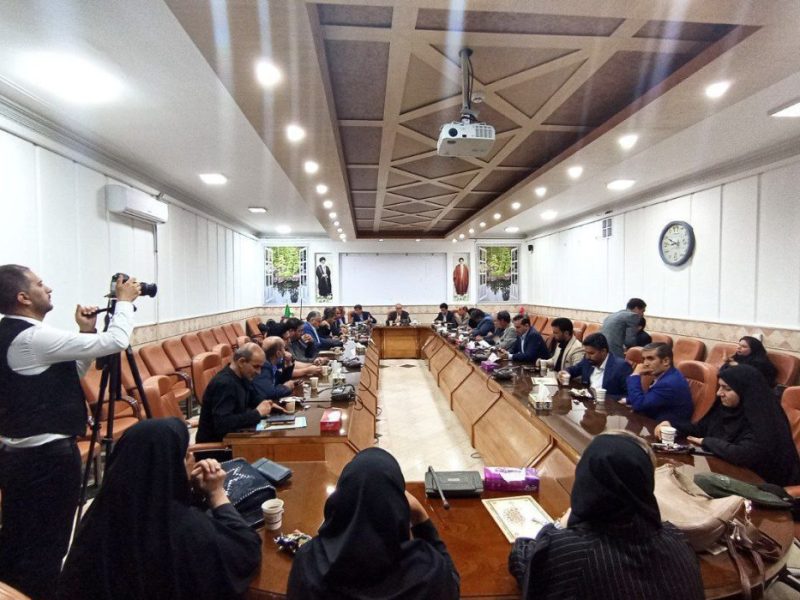 نشست صمیمی مدیران مسئول رسانههای محلی استان ایلام با مدیرکل مطبوعات و خبرگزاریهای داخلی وزارت فرهنگ و ارشاد اسلامی