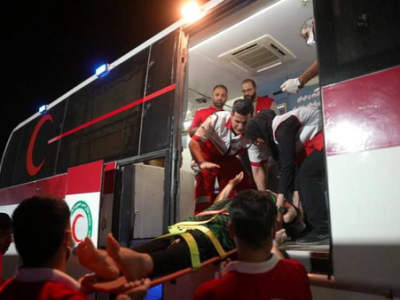 انتقال ۶ زائر مصدوم از نجف به مرز مهران با آمبولانس هلال‌احمر