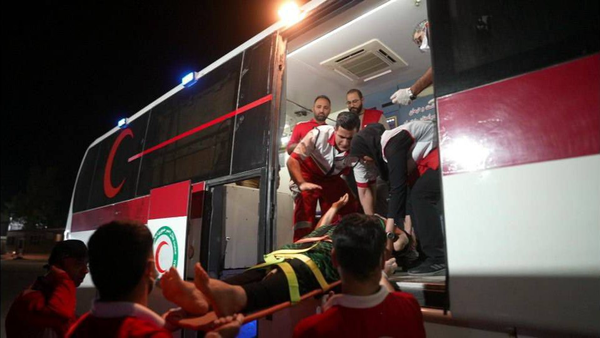 انتقال ۶ زائر مصدوم از نجف به مرز مهران با آمبولانس هلالاحمر