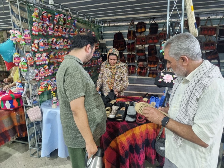 نمایشگاه صنایع‌دستی ایلام در مسیر زائران اربعین برپا شد