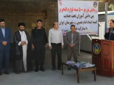 توزیع بسته‌های تحصیلی میان دانش‌آموزان مددجوی ایوان در آیین جشن عاطفه‌ها