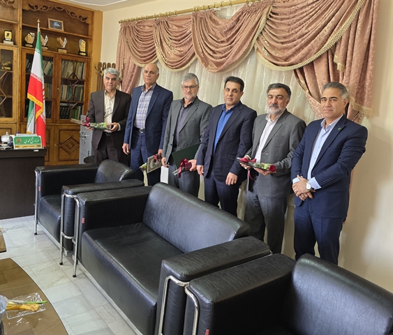 قدردانی از کوهنوردان و فعالان محیط زیست در بانک کشاورزی استان ایلام