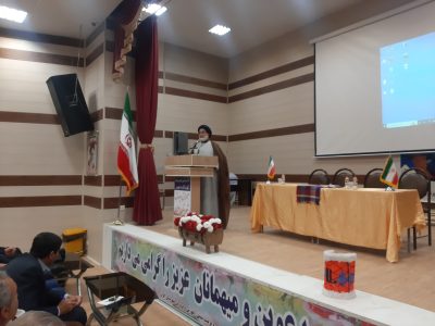 امام جمعه ایوان: مدیران از مردم فاصله نگیرند؛ وحدت ملی رمز عبور از بحران‌هاست